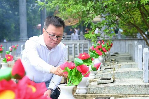 Thắp sáng ngọn lửa tri ân năm 2024