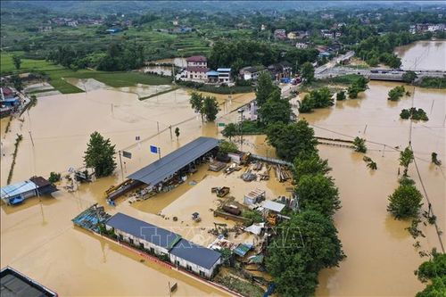 Mưa lớn làm gián đoạn giao thông ở Tây Bắc Trung Quốc