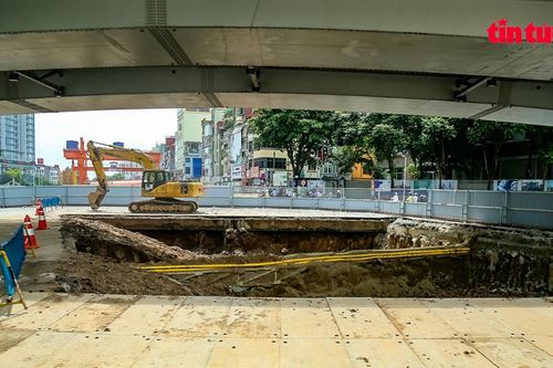 Đảm bảo an toàn giao thông tại điểm rào chắn hạ ngầm Metro Nhổn-Ga Hà Nội