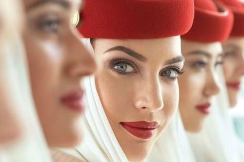Lý do tiếp viên hàng không thường tô son màu đỏ