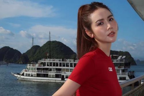 'Mẹ một con' Huyền Lizzie diện áo tắm khoe đường cong quyến rũ