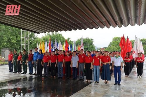 Khởi động chương trình 'Hành trình đỏ - Kết nối dòng máu Việt' lần thứ XII tại Thanh Hóa.