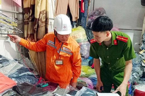 Điện lực Quan Hóa tăng cường kiểm tra, tuyên truyền sử dụng điện an toàn