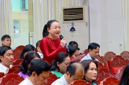 Chất vấn tại kỳ họp HĐND tỉnh: 'Nóng' chuyện an toàn thực phẩm, đất đấu giá không được