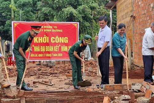 Những ngôi nhà ấm tình đoàn kết