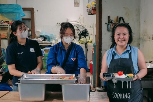 Suất cơm 0 đồng tiếp thêm sức để bệnh nhân chiến đấu với bệnh tật