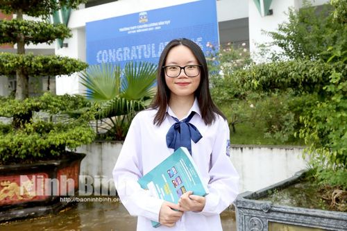 Đinh Thị Bích Ngọc chia sẻ bí quyết đạt thủ khoa 'kép'