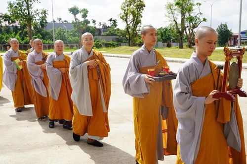 Đoàn Phân ban Ni giới T.Ư thăm và cúng dường trường hạ 7 tỉnh, thành khu vực phía Bắc