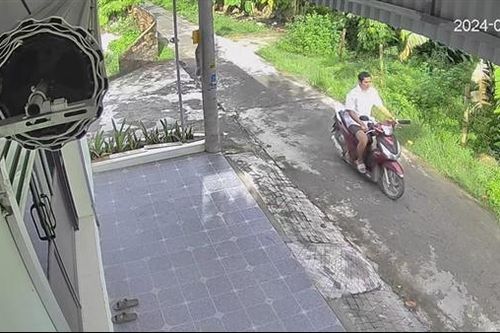 Vờ xin đi nhờ rồi dí dao vào cổ cướp xe của nữ công nhân