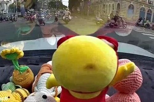 CSGT TP Hồ Chí Minh mở đường đưa bé 2 tháng tuổi đi cấp cứu