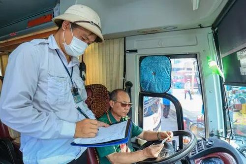 Tăng tuổi cho tài xế lái xe khách 29 chỗ trở lên