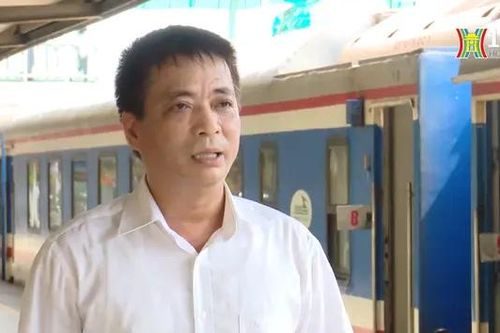 Khó khăn trong xử lý hành vi ném đất, đá lên tàu