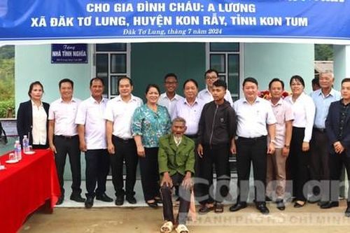Cán bộ huyện góp tiền mua đất, xây nhà cho 3 anh em mồ côi