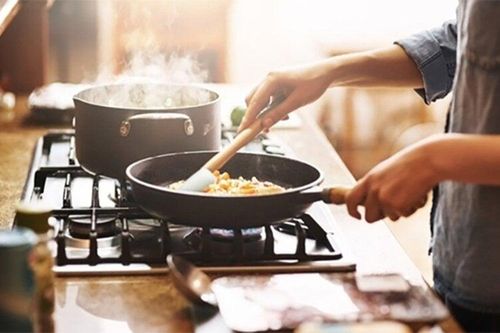 Cả gia đình 5 người suýt chết do nấu ăn trong phòng điều hòa