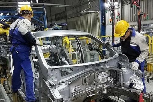 Bộ Tài chính đề xuất cân nhắc không giảm 50% phí trước bạ với ô tô trong nước