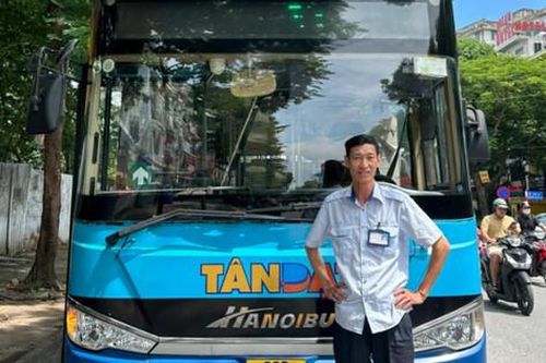 Nhân viên xe buýt kịp thời hỗ trợ nữ học sinh đi cấp cứu