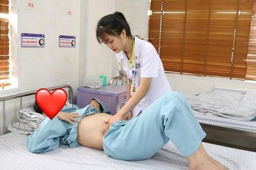 Người đàn ông ở Tuyên Quang phù nề toàn thân do uống thuốc nam không rõ nguồn gốc