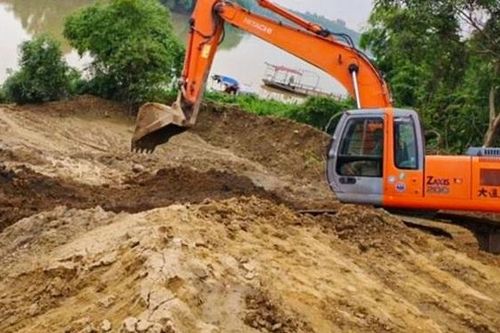 Khởi tố hai đối tượng đổ trộm gần 200 tấn chất thải độc hại