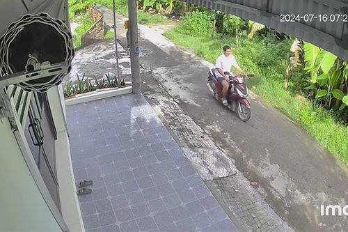 Bắt 'nóng' gã đàn ông cầm dao phay cướp xe máy của người phụ nữ