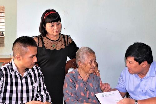 Quảng Ngãi: Trao hơn 900 triệu đồng phụng dưỡng cho các Mẹ Việt Nam Anh hùng