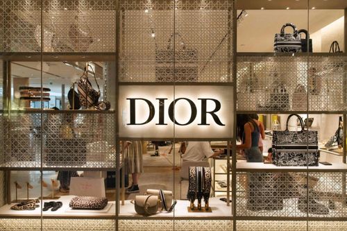 Dior lần đầu lên tiếng sau bê bối thổi giá gấp 50 lần
