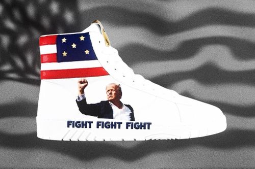 'Cháy hàng' 5.000 đôi giày in hình ông Trump bị ám sát hụt