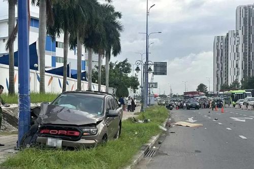 Đi ngược chiều, người đàn ông bị ô tô bán tải tông tử vong