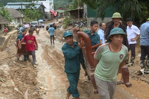 Di dời khẩn cấp các hộ dân ra khỏi vùng nguy cơ sạt lở cao