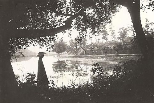 Hình độc về lăng tẩm các vị vua nhà Nguyễn ở Huế năm 1919-1926