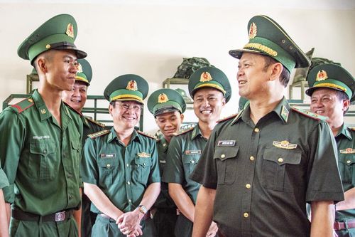 Trung tướng Nguyễn Anh Tuấn dâng hương mộ Đại tướng Võ Nguyên Giáp, thăm và làm việc tại Đồn Biên phòng Nhật Lệ