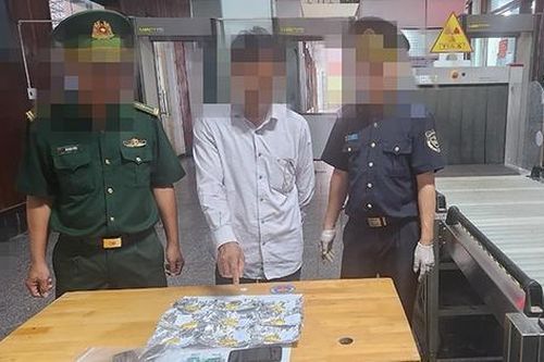 Phát hiện hơn 1kg vàng giấu kín trong thắt lưng người đàn ông