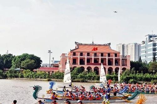 TPHCM phát triển kè sông và kinh tế dịch vụ ven sông như thế nào?