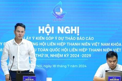 Thanh niên trường học đối mặt áp lực tài chính, bẫy thu nhập thấp
