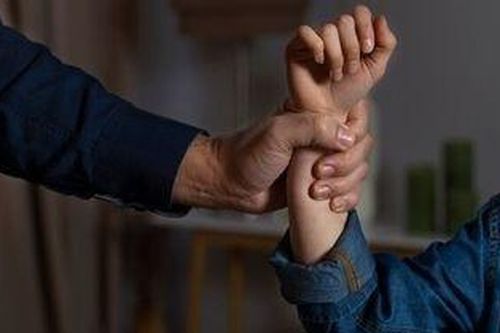 Đại úy công an ở Bình Phước bị kẻ gây rối chém thương tích nặng