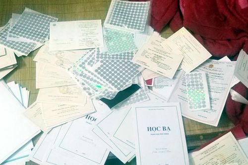 Tạm giam các đối tượng 'chế' học bạ đẹp, đưa học sinh đi du học