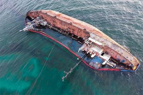 Tàu chở dầu chìm khơi bờ biển Oman, 7 thuyền viên chết, mất tích