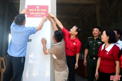 Giúp ngư dân nghèo ở Hà Tĩnh có cuộc sống an toàn