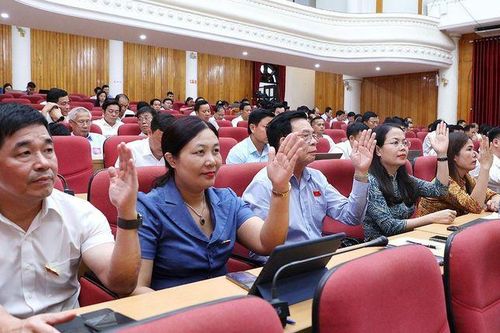 Kỳ họp thứ 20 tiến hành phiên bế mạc, thông qua nhiều nghị quyết quan trọng