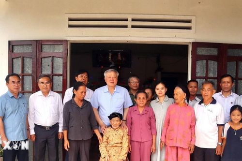 Chánh án Tòa án Nhân dân Tối cao thăm gia đình chính sách ở Quảng Nam