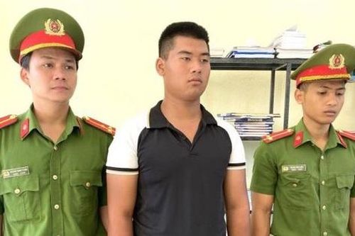 Tài xế đâm CSGT đang làm nhiệm vụ, chủ xe bị khởi tố