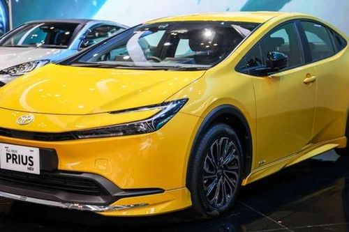 Toyota Prius hoàn toàn mới chính thức bán tại Đông Nam Á
