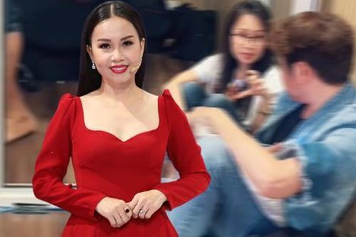 Cẩm Ly ngồi bệt dưới đất, 'tám chuyện' quên lối về cùng một đồng nghiệp thân thiết