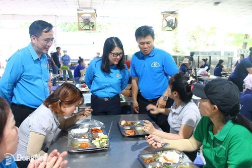 Hơn 40 ngàn công nhân phấn khởi với bữa cơm Công đoàn bổ dưỡng