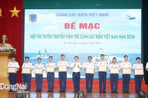 Quân đội anh hùng, quốc phòng vững mạnh
