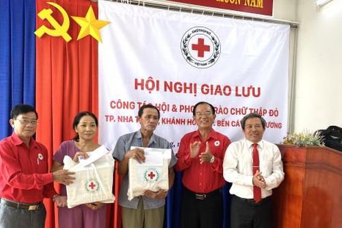 Trao đổi kinh nghiệm về hoạt động chữ thập đỏ