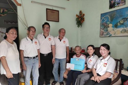 UBMTTQ Việt Nam phường Vĩnh Phước đi thăm, tặng quà thương, bệnh binh