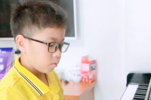 Cậu bé khuyết tật và niềm đam mê âm nhạc