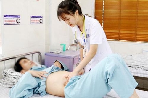 Phù nề toàn thân do uống thuốc nam không rõ nguồn gốc