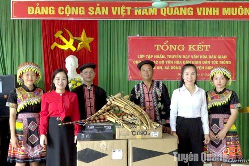 Hơn 20 học viên được tập huấn truyền dạy văn hóa dân gian cho CLB dân tộc Mông