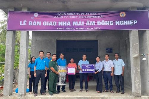 EVNGENCO1 trao tặng nhà 'Mái ấm đồng nghiệp'